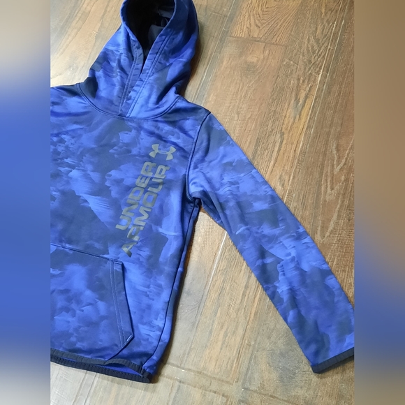 Blue Under Armour Loose ColdGear Boys sz YSM Sweatshirt w/hoodie - Picture 2 of 9